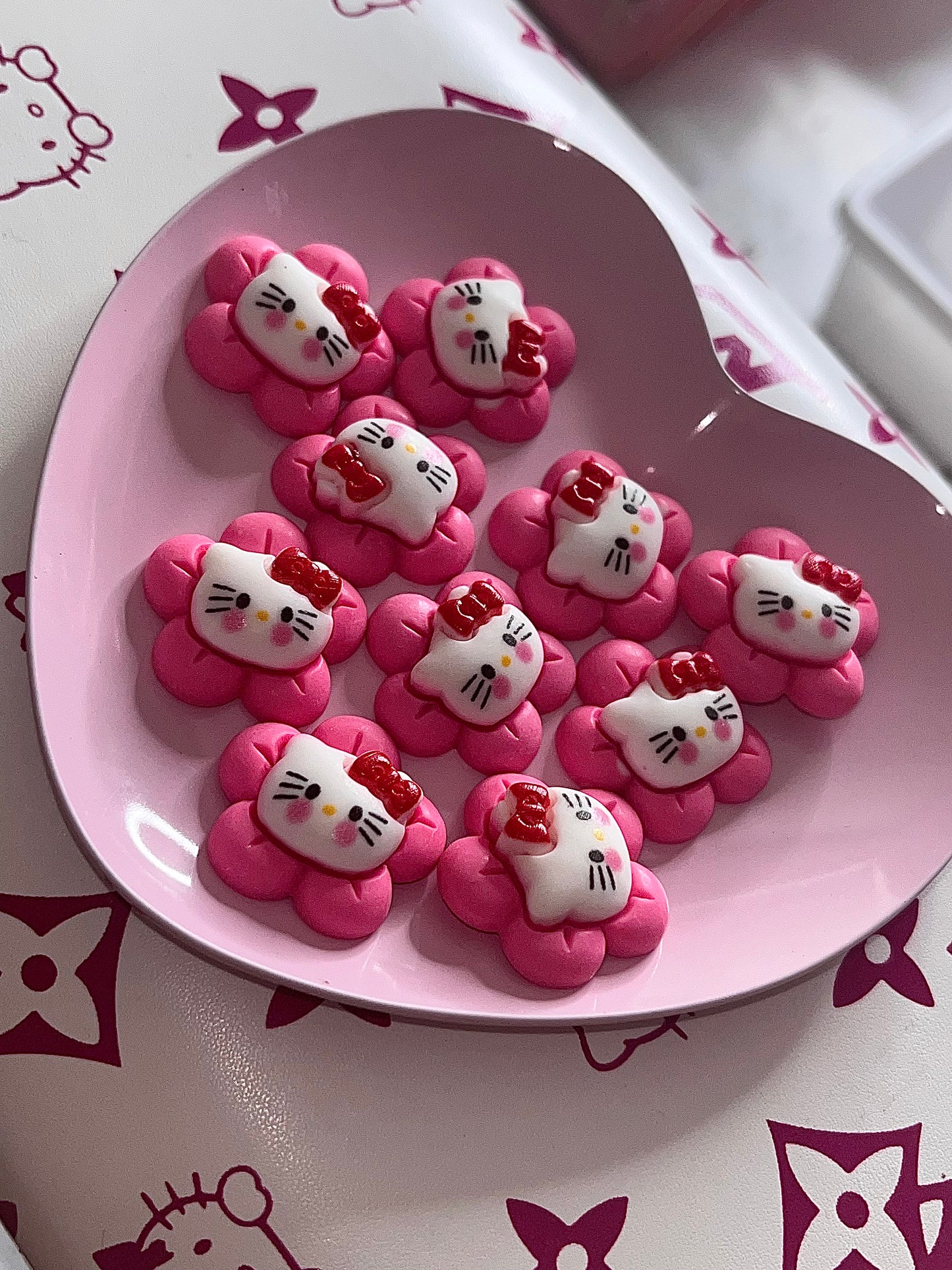 HK FLOWER CHARMZ 2pcs